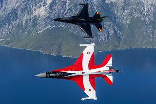 5 - Belgian and Danish AF F-16 Solo Display IM1 4415 E-191